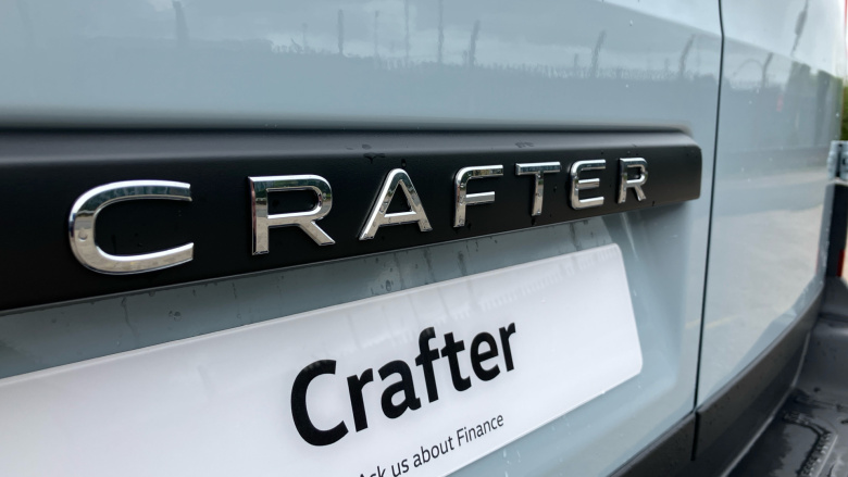 Volkswagen Crafter Cr35 Mwb Diesel Fwd 2.0 TDI 140PS Commerce Plus High Roof Van